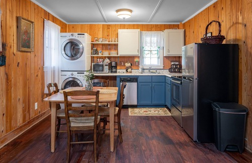 Hendersonville Cottage | Cozy Caldwell Cottage