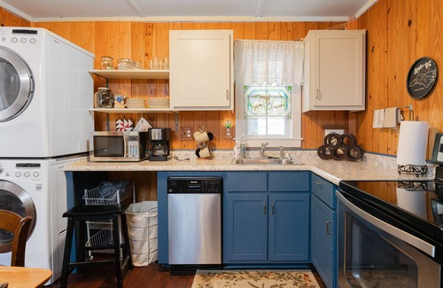 Hendersonville Cottage | Cozy Caldwell Cottage