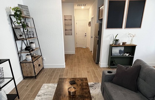 Raisin House | Cozy California Guesthouse, near national parks and Fresno State.
