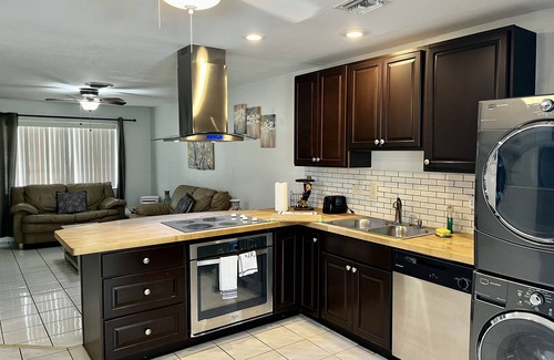 Margate House | Cozy Calm Home Away from Home! Private POOL AND BBQ!