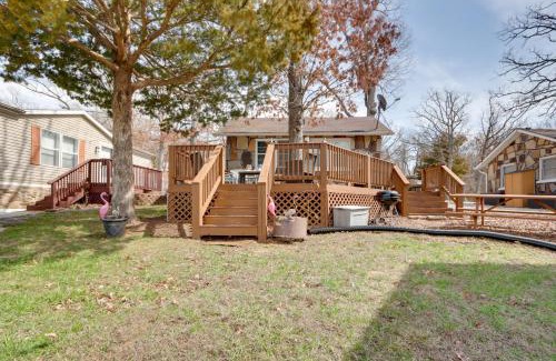 Camdenton Apartment | Cozy Camdenton Cottage with Deck and Boat Dock Access!
