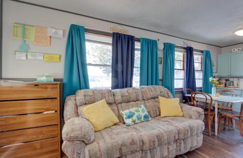 Camdenton Apartment | Cozy Camdenton Cottage with Deck and Boat Dock Access!