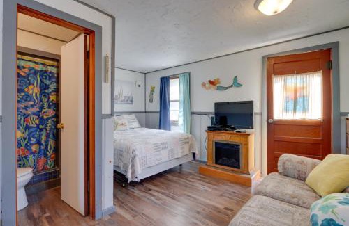 Camdenton Apartment | Cozy Camdenton Cottage with Deck and Boat Dock Access!