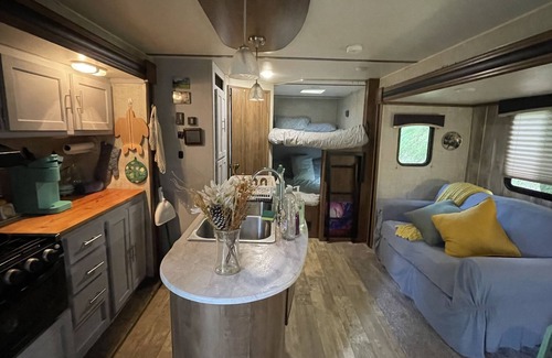 Hiawassee House | Cozy Camper Blue Ridge Mountains Mountain View 1.5 mi from Lake Chatuge!