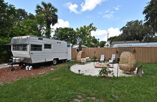 Mount Dora House | Cozy Camper Stay in Mount Dora – Walk to Downtown!