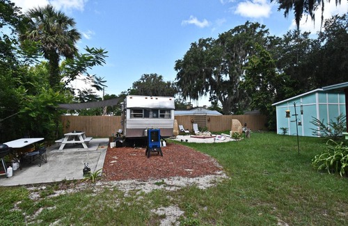 Mount Dora House | Cozy Camper Stay in Mount Dora – Walk to Downtown!