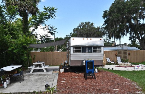 Mount Dora House | Cozy Camper Stay in Mount Dora – Walk to Downtown!