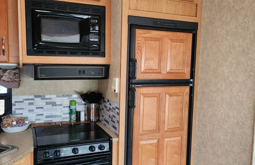 Watkins Glen House | Cozy camper with private hot tub near the ❤️ of Watkins Glen.The Sandpiper unit 2