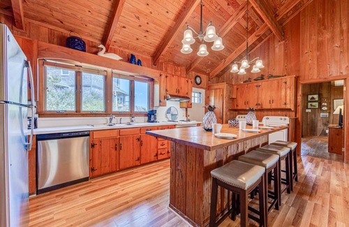 Brigands' Bay House | Cozy Canalfront Cottage w/Hot Tub, Private Boat Dock, Smart TVs, Screened Porch