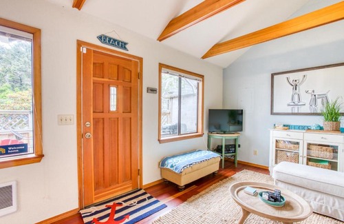 Tolovana Park House | Cozy Cannon Beach Cottage by the Sea