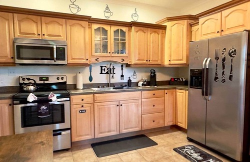 Rocky Mount House | Cozy Canopy Escape|Lakeview Hot Tub & Plush Beds!