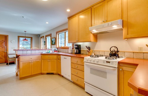 Tolovana Park House | Cozy Cape Cod oceanfront house w/WiFi, sweeping ocean views - steps to beach