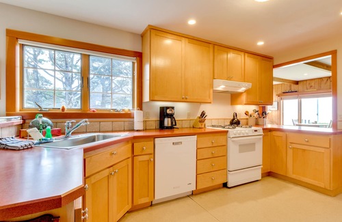 Tolovana Park House | Cozy Cape Cod oceanfront house w/WiFi, sweeping ocean views - steps to beach