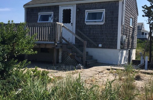 East Sandwich Cottage | Cozy Cape Cottage on Private Beach with HVAC split AC/Heating system