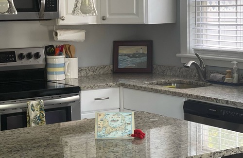 Hyannis House | Cozy Cape Getaway