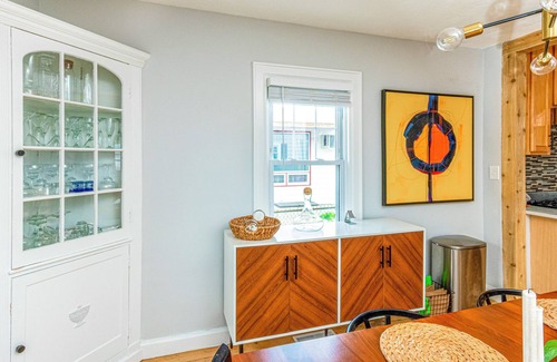 Malden House | Cozy Cape - Modern - Entire Home in Malden with Free Parking