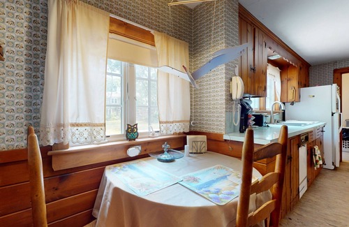 Hyannis House | Cozy Cape style home near the beach and ferry with patio, W/D, & AC