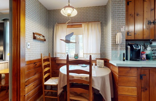 Hyannis House | Cozy Cape style home near the beach and ferry with patio, W/D, & AC