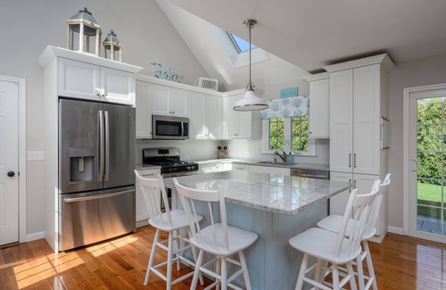 Osterville House | Cozy Cape-style home in private neighborhood