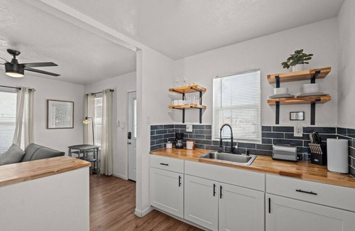 Rincon Heights House | Cozy Casita Walking to U of A