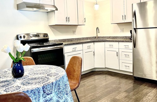Lake Geneva Condo | Cozy Casual Condo*Downtown Lake Geneva*