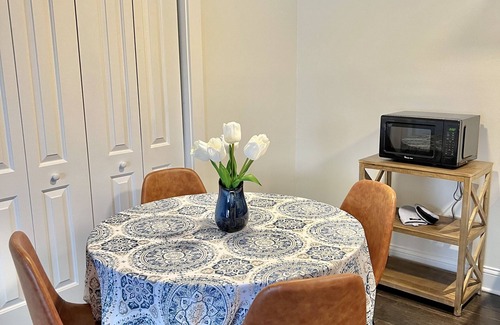 Lake Geneva Condo | Cozy Casual Condo*Downtown Lake Geneva*