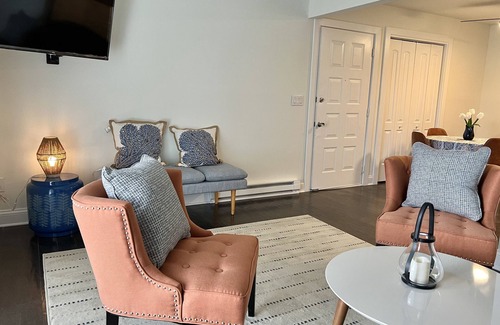 Lake Geneva Condo | Cozy Casual Condo*Downtown Lake Geneva*
