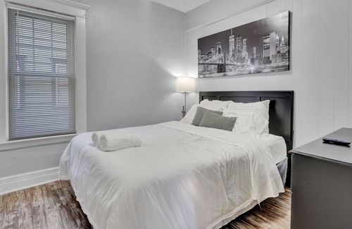 Buffalo Apartment | Cozy Cazenovia Park Apartment