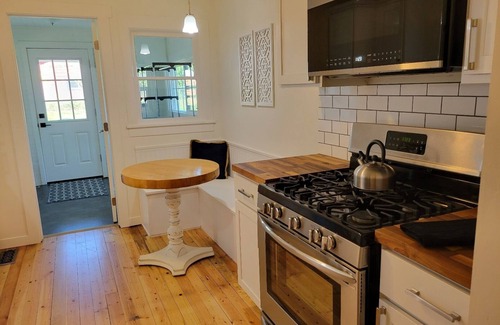 Coeur d'Alene Cottage | Cozy CdA Cottage with hot tub! Walk to downtown and lake.