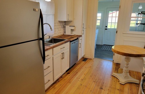 Coeur d'Alene Cottage | Cozy CdA Cottage with hot tub! Walk to downtown and lake.