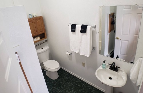 Enterprise Apartment | Cozy & Central 1 BD 1 BA - Heart of Enterprise