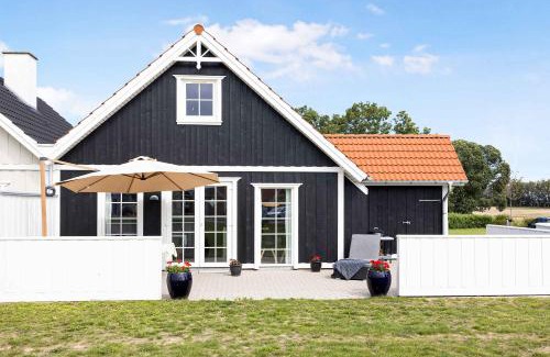 Middelfart Villa | Cozy, Central House Near The Sea