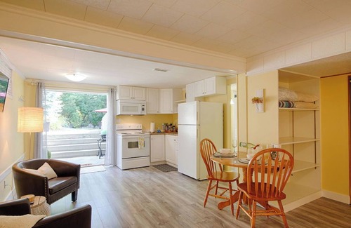Vernon Apartment | Cozy centrally located bachelors suite