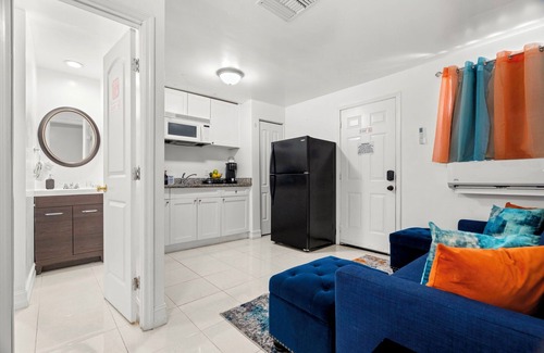 Tampa Apartment | Cozy & Centrally Located Full Guesthouse- Sleeps 4. Short drive to everything!