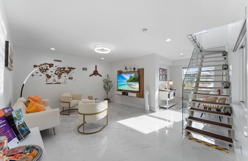 Miami Springs Apartment | Cozy, Centric, Private & Spacious 1/1 Guest House w/AC & WiFi in Miami Springs