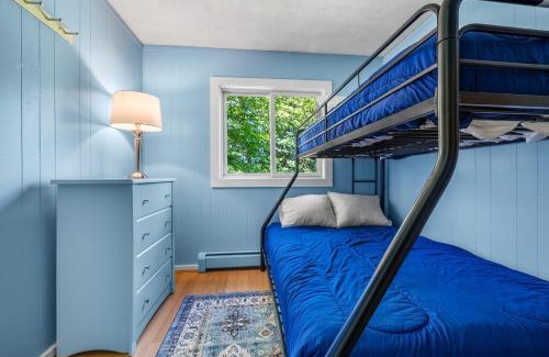 Stratton and Bromley Ski Areas Ski Chalet | Cozy Chalet 12 Min to Stratton & 7 Min to Bromley