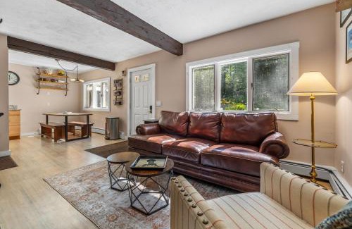 Stratton and Bromley Ski Areas Ski Chalet | Cozy Chalet 12 Min to Stratton & 7 Min to Bromley