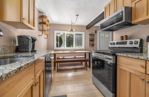 Stratton and Bromley Ski Areas Ski Chalet | Cozy Chalet 12 Min to Stratton & 7 Min to Bromley