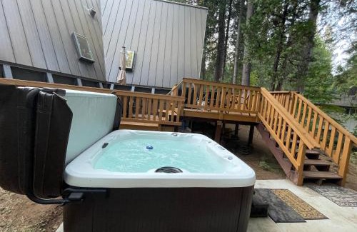 Glencoe Ski Chalet | Cozy Chalet - Hot Tub with Meadow Views - Family & Pets, Fire Pit & BBQ