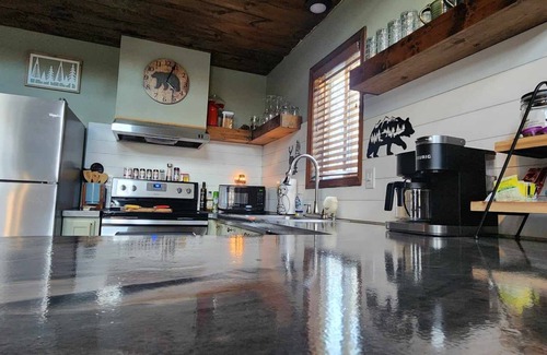 Albrightsville Ski Chalet | Cozy chalet in Pocono Mountains. Near skiing, Pocono Raceway & Jim Thorpe