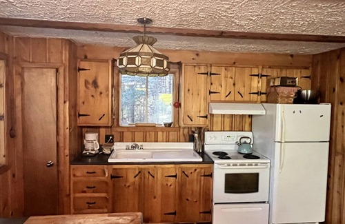 Val-des-Lacs Ski Chalet | Cozy Chalet in the Woods