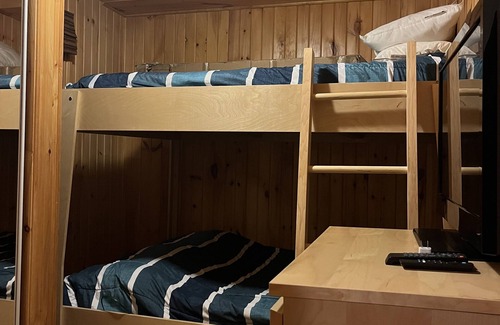 Saint-Faustin-Lac-Carre Ski Chalet | Cozy Chalet - near Mont Blanc and Tremblant (Pet friendly)