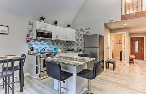 East Stroudsburg Ski Chalet | Cozy Chalet on the lake