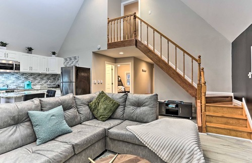 East Stroudsburg Ski Chalet | Cozy Chalet on the lake