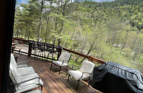 Plymouth Ski Chalet | Cozy Chalet Perfect for Ski and Summer Fun