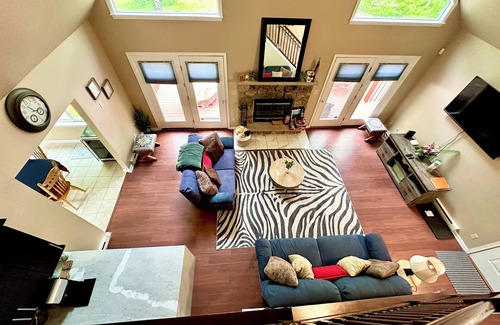 Rowland Ski Chalet | Cozy Chalet with Arcades, Pool Table, Fire pit, Lake, Pools & Ski Lifts
