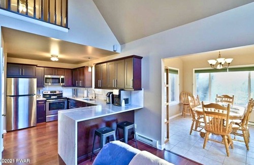 Rowland Ski Chalet | Cozy Chalet with Arcades, Pool Table, Fire pit, Lake, Pools & Ski Lifts