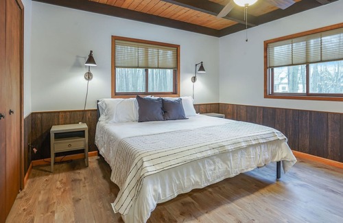 Canadian Lakes Ski Chalet | Cozy Chalet with Private Hot Tub