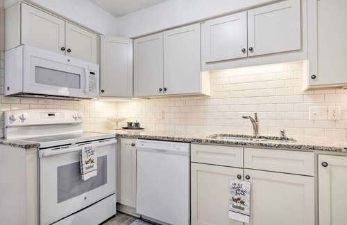 Chapel Hill Condo | Cozy Chapel Hill Condo ~ 2 Mi to UNC & Dtwn!