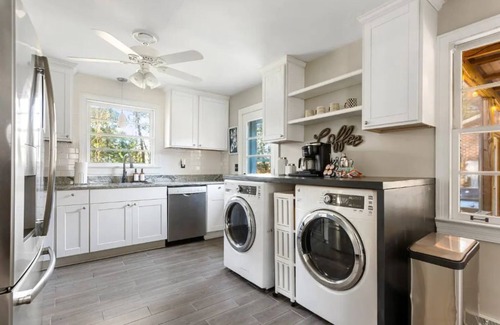North Charleston House | Cozy Charleston Bungalow w/Secluded Outdoor Space